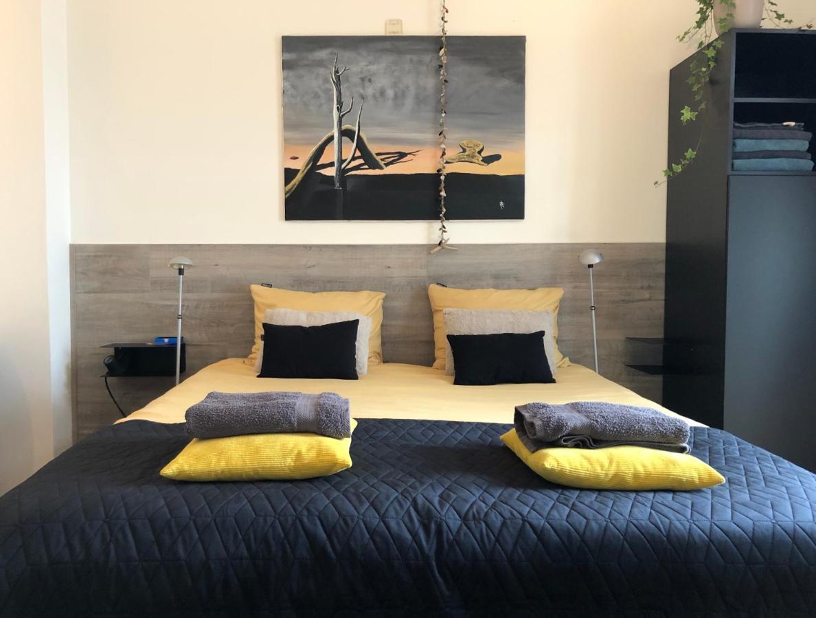 Bolton Boulevard Beach Rooms Vlissingen Bagian luar foto