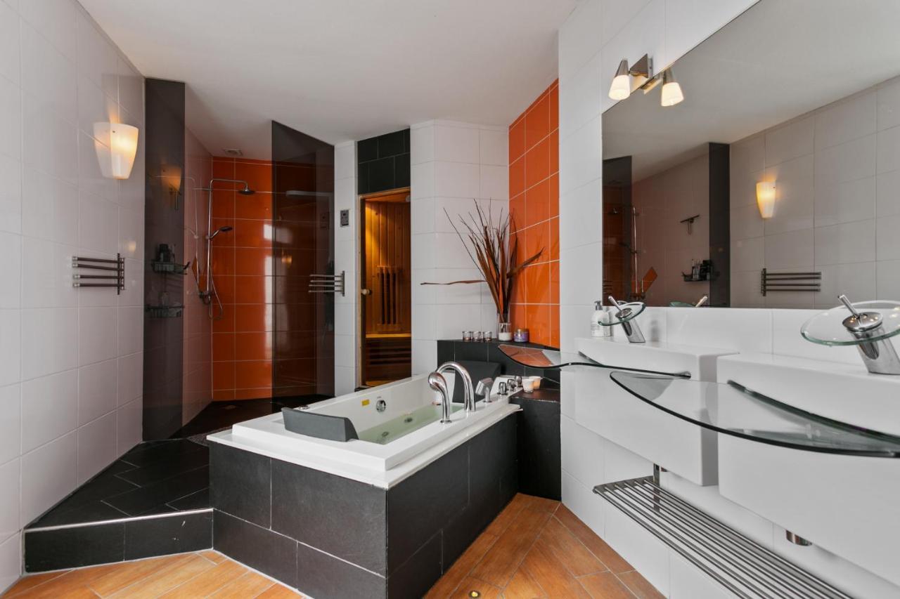 Bolton Boulevard Beach Rooms Vlissingen Bagian luar foto